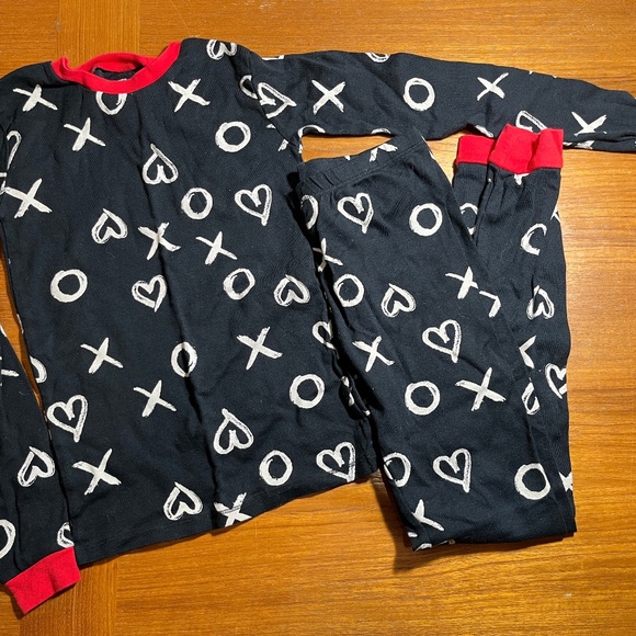 Burt's Bees Kids Valentines X O Hearts Pajama Set Black Red White 10 - Picture 1 of 2